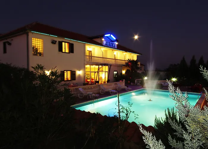 Aurora 호텔 풀라